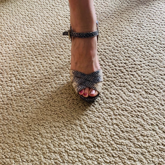 Stuart Weitzman - Picture 4 of 4